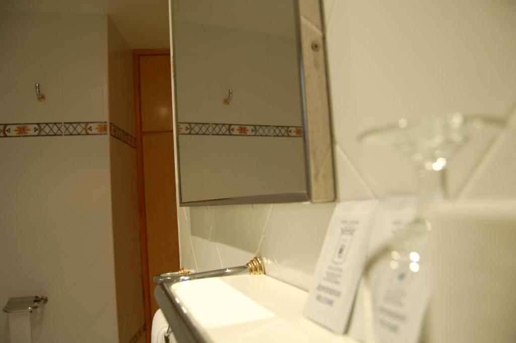 Hotel Llucena Lucena del Cid Bilik gambar